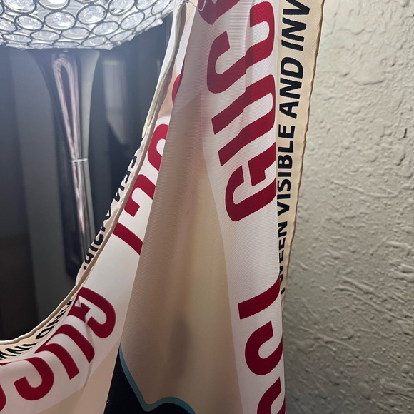 Gucci scarf like brand new silk - Picture 8 of 8